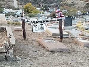 Glenn Reynolds Grave
