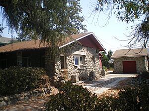 House at 306 South Mills Avenue, Russian Village District