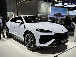 Lamborghini Urus SE 001