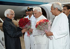 Mohd. Hamid Ansari being received by the Governor of Orissa, Shri M.C. Bhandare and the Chief Minister of Orissa, Shri Naveen Patnaik, on his arrival at Biju Patnaik Airport, Bhubaneswar in Orissa on March 01, 2012