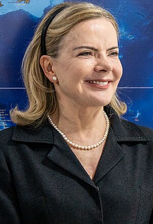 Reunião com Gleisi Hoffmann, Ministra da Secretaria de Relações Institucionais - SRI (54410212078) (cropped).jpg