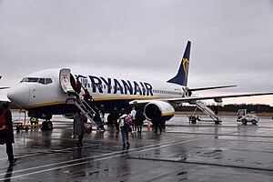 SP-RSX Boeing 737-8AS Buzz at WRO (2)