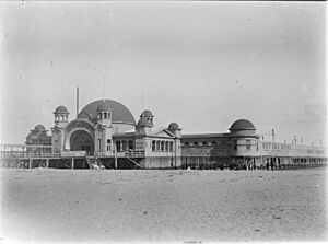 St kilda sea baths c1910 SLV
