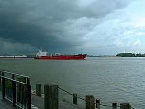 Tanker IVER SPRING on Mississippi River in New Orleans