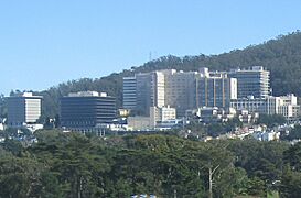 UCSF Medical Center and Sutro Tower in 2008 (cropped)