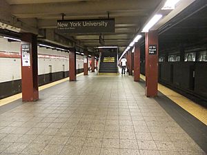 42nd Street-Bryant Pk platform