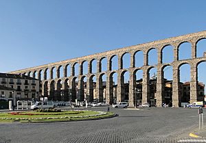Aqueduct of Segovia 01.jpg