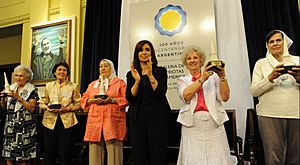 CFK entrega premio a las abuelas