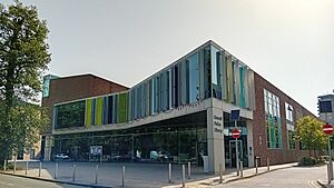 Civic Centre, Station Road, Addlestone