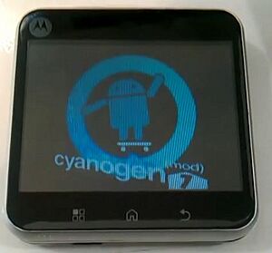 Cynogen 7.2 running on Motorola Flipout