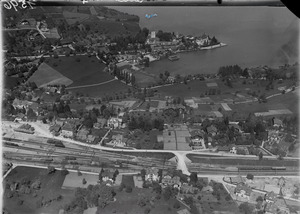 ETH-BIB-Spiez, Schloss aus 200 m-Inlandflüge-LBS MH01-001596