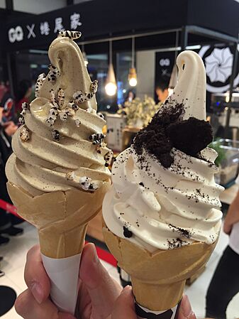 Food 爆米香荔枝紅茶, 海鹽鹹花生脆脆巧克力, 蜷尾家甘味处, 蜷尾家, 台北 (21661449604)