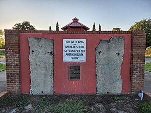 Fort eisenhower berlin wall display