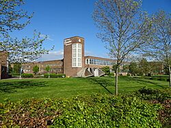 Glyndwr University, Wrexham (geograph 6141632)