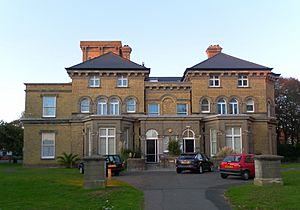 Hove Museum and Art Gallery (Brooker Hall), New Church Road, Hove.jpg