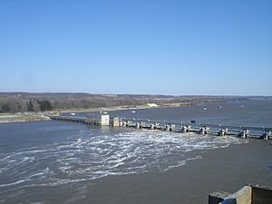 Lock and dam starved rock