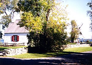 Moulin à vent de la Pointe-du-Moulin 2