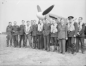 Pilots of No 452 Squadron RAAF in the United Kingdom. CH2886