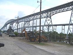 Rainbow Bridge (Texas) side
