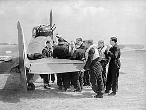 Squadron Leader P A Hunter (far left), the CO of No. 264 Squadron RAF, briefs his pilots by one of the Squadron's Boulton-Paul Defiants at Duxford, 31 May 1940. CH196