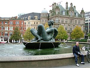 The River aka The Floozie in the Jacuzzi - Victoria Square - Birmingham - 2005-10-13