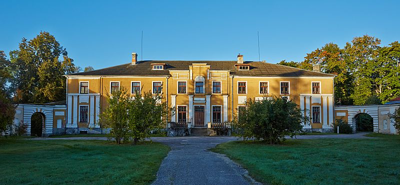 Väimela mõisa peahoone eestvaade 2013-09
