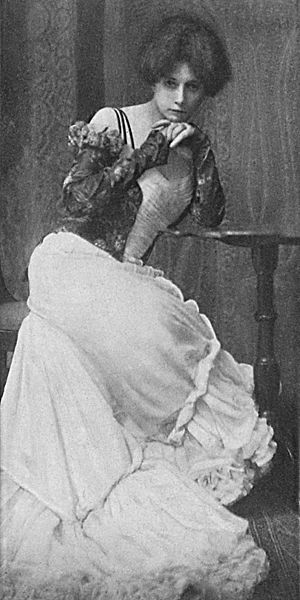 Zaida Ben-Yusuf 1901 selfportrait.jpg