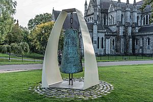 Vivienne Roche Facts for Kids
