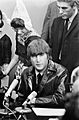 Aankomst Beatles op Schiphol, de Beatles tijdens persconferentie John Lennon, Bestanddeelnr 916-5131