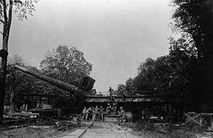 Bundesarchiv Bild 102-00153, Westfront, Bettungsgeschütz