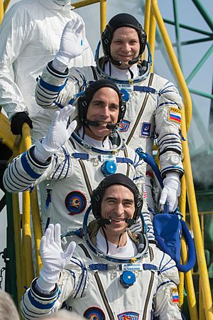 Expedition 63 Crew Waves Farewell (JSC2020-E-017122)