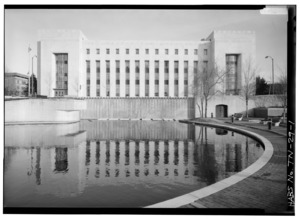 GENERAL OVERALL VIEW AND NORTHWEST FRONT - U.S. Post Office and Courthouse, Georgia Avenue, Chattanooga, Hamilton County, TN HABS TENN,33-CHAT,6-1