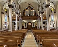 Holy Trinity - New Ulm interior 06