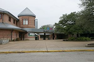 Houston Zoo entrance.jpg