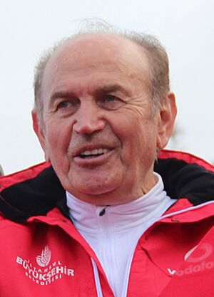 Kadir Topbas at 38th Istanbul Vodafone Marathon (2) cropped.jpg