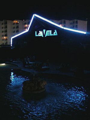 LaVela-PoolDeck-Night