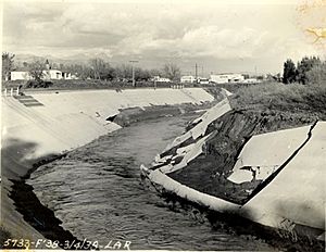 Los Angeles River - flood of 1938 - confluence of Tujunga Wash and LA River (SPCOL27)