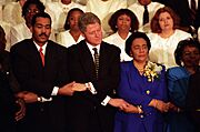 President Bill Clinton joins hands with Dexter King and Coretta Scott King