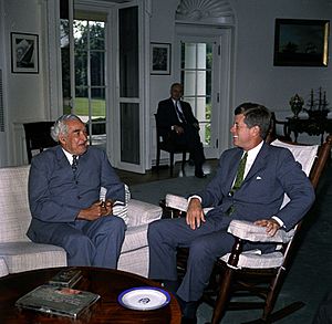 President John F. Kennedy with Prime Minister of Jamaica, Sir Alexander Bustamante (03)