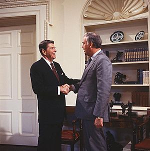 President Ronald Reagan, in the Oval Office, shaking hands with Republican senator Frank Murkowski of Alaska (cropped)