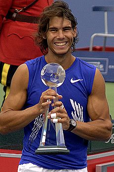 Rafael Nadal holding the 2008 Rogers Cup trophy2