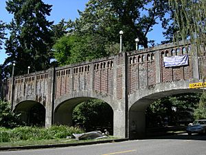 Seattle - Arboretum Bridge 04.jpg