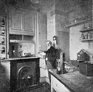 Sir William Crooks in his laboratory. Wellcome M0004618