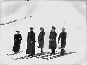 The start of girls' snowshoe race, Kiandra