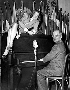 Bacall-Truman-Piano-1945