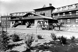 El Tovar Hotel in early 1900s