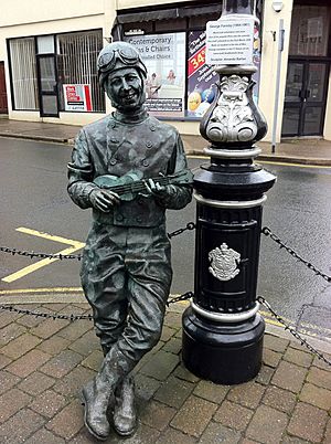 George Formby statue – geograph 3142096
