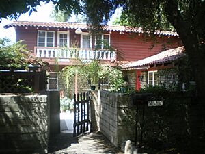 House at 305 South Mills Avenue, Russian Village District