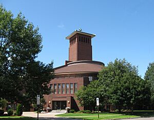 Image of St. Paul's United Methodist Church (founded as Methodist Episcopal) taken across 3rd Ave SE in 2008.