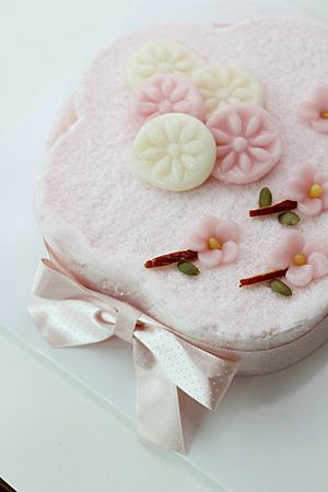 Pink seolgitteok cake